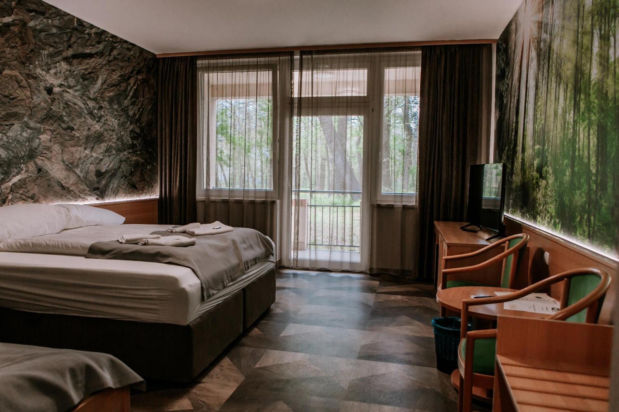 Park Hotel Sosto Nyiregyhaza Exterior photo